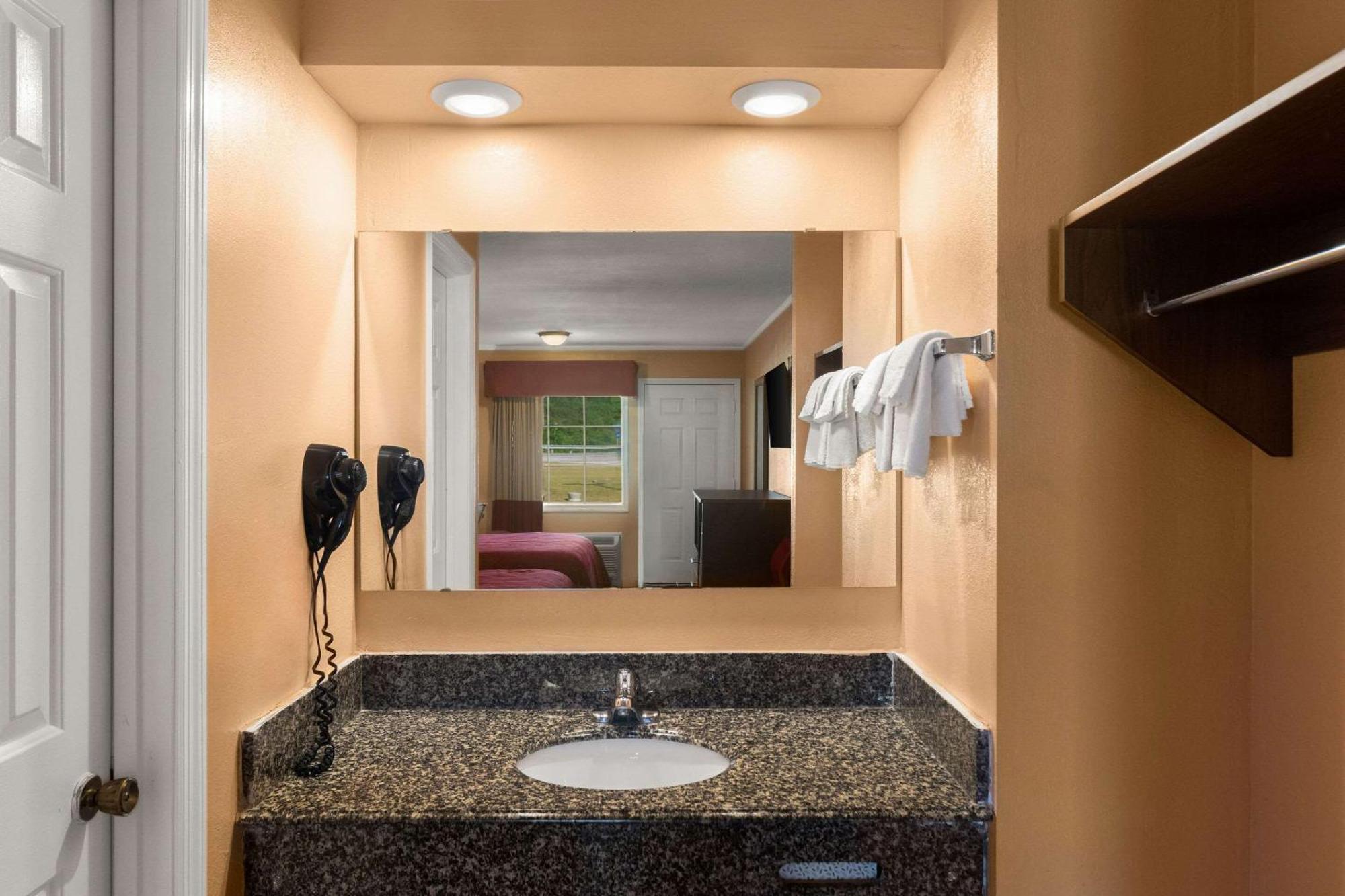 Econo Lodge Cornersville Eksteriør bilde