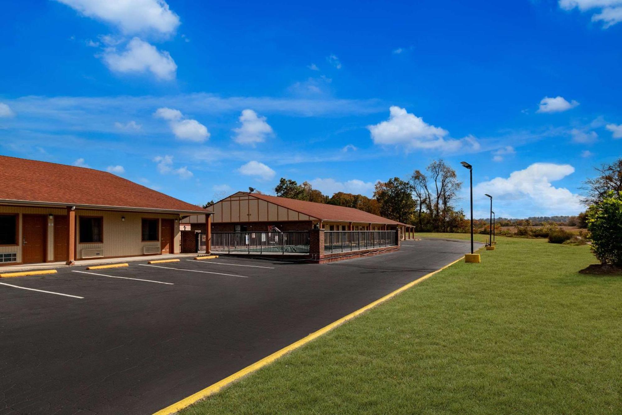 Econo Lodge Cornersville Eksteriør bilde