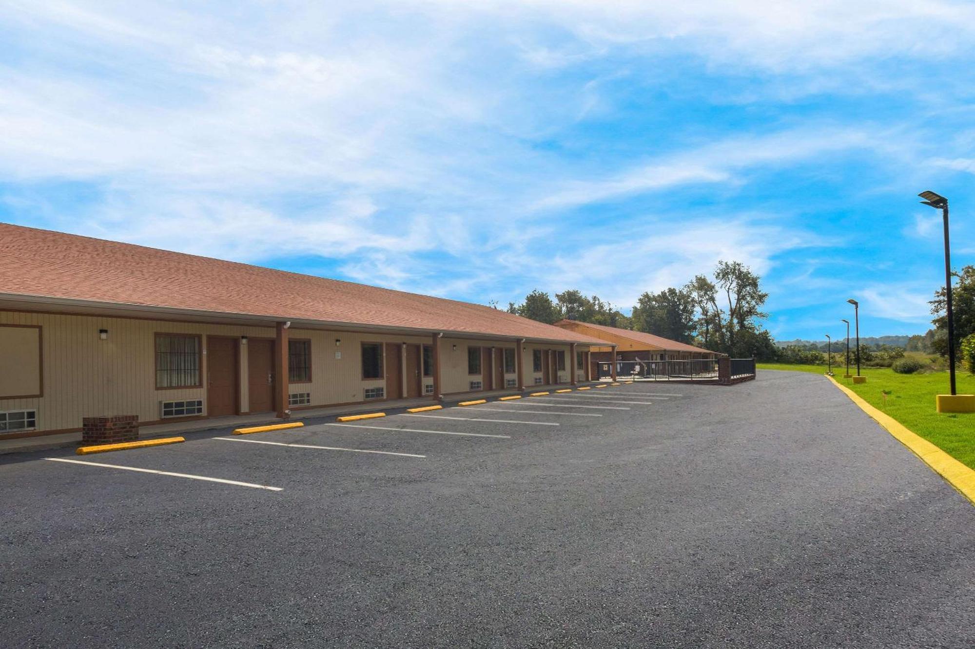Econo Lodge Cornersville Eksteriør bilde